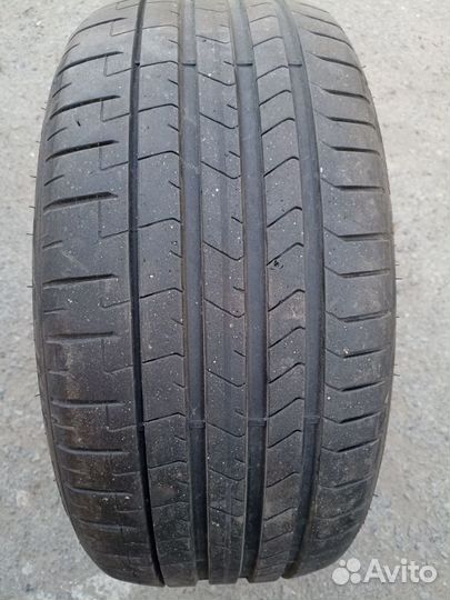 Pirelli P Zero PZ4 235/35 R20 92Y