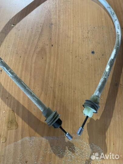 Трос стояночного тормоза задний правый Peugeot 208