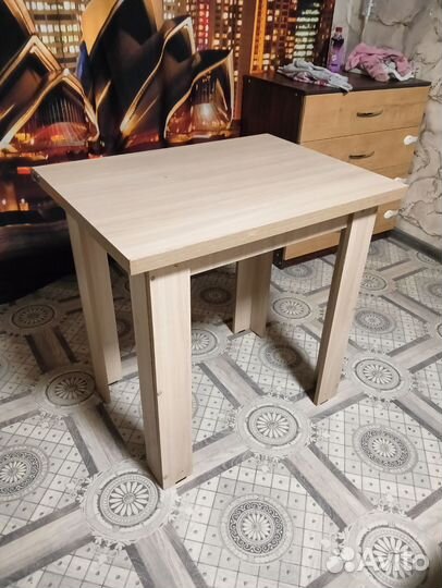 Стол кухонный