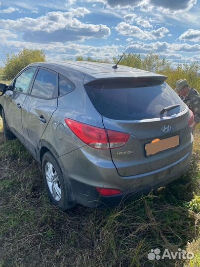 Hyundai ix35 2.0 AT, 2011, битый, 200 000 км