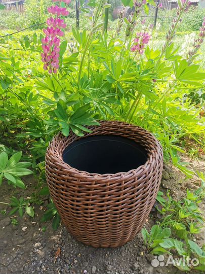 Кашпо из искусственного ротанга