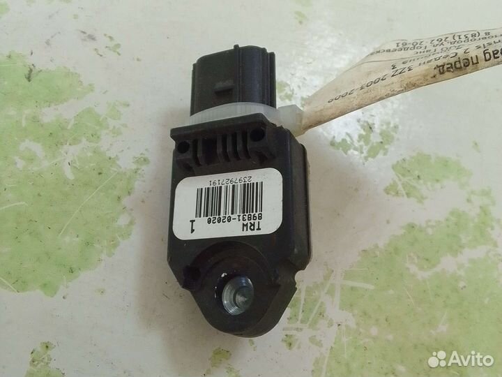 Датчик airbag Toyota Avensis