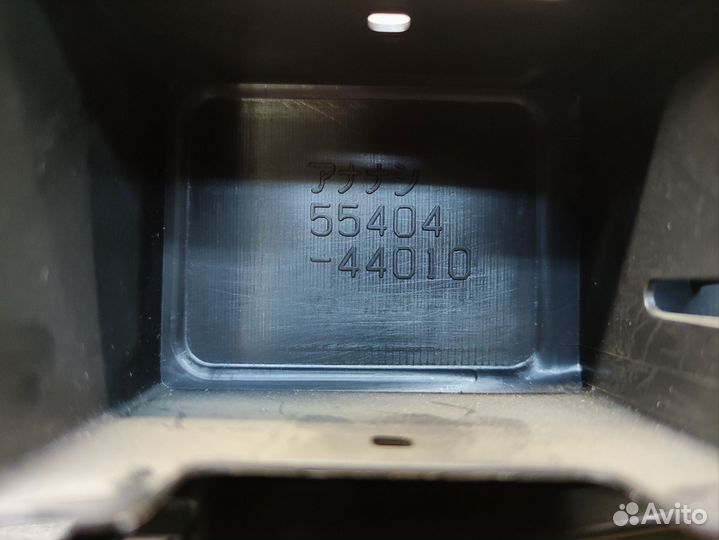 Накладка Торпедо Toyota isis