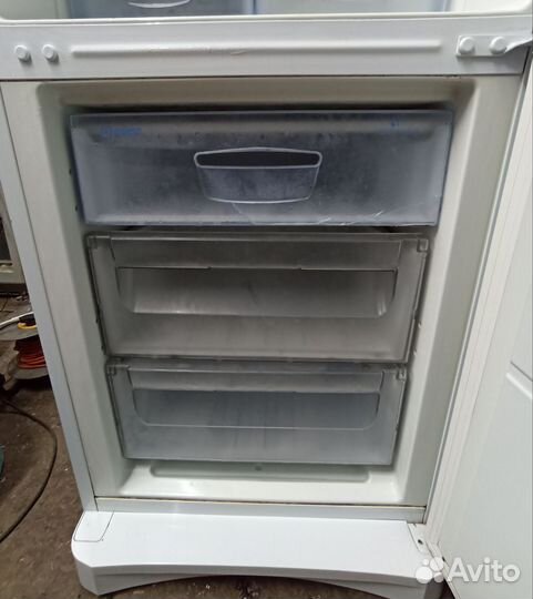 Холодильник Indesit