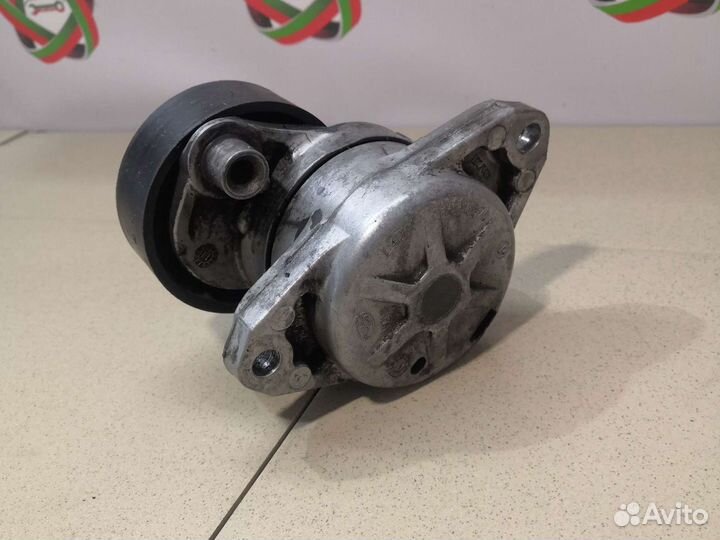 Mercedes W164 V8 Ролик с натяжителем в сборе