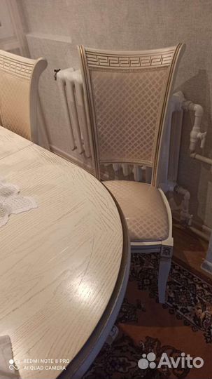 Стол и стулья