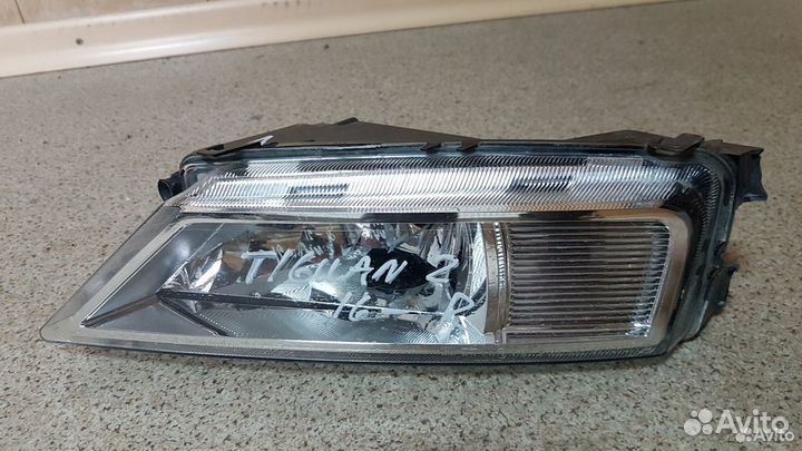 Правая противотуманная фара volkswagen tiguan 2