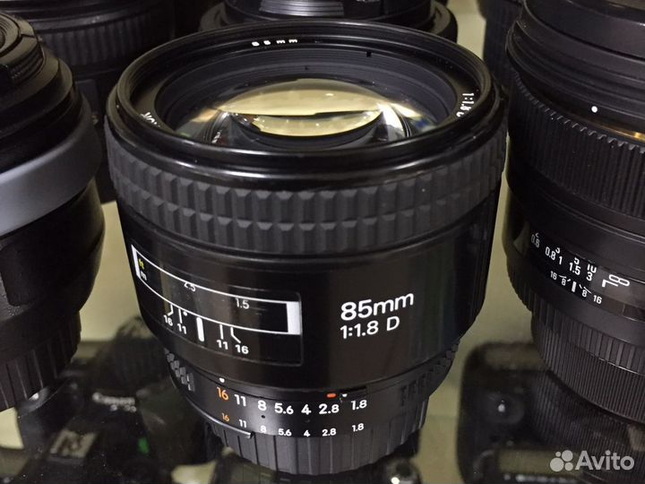 Nikon AF 85mm f/1.8D