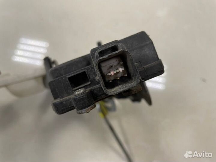 Замок боковой двери задний правый Hyundai Santa Fe