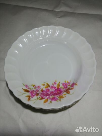 Пластиковые тарелки 12 шт