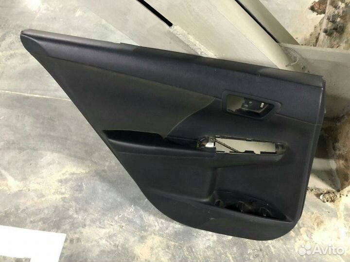 Обшивки дверей изадние камри 50