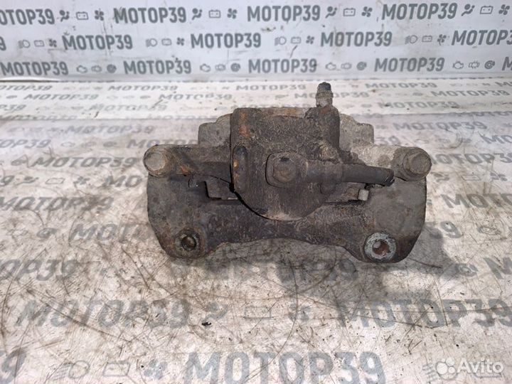 Суппорта передняя правая Mitsubishi L200 2.5 TD