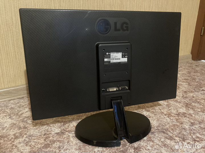 Монитор LG Flatron 22EA53T IPS