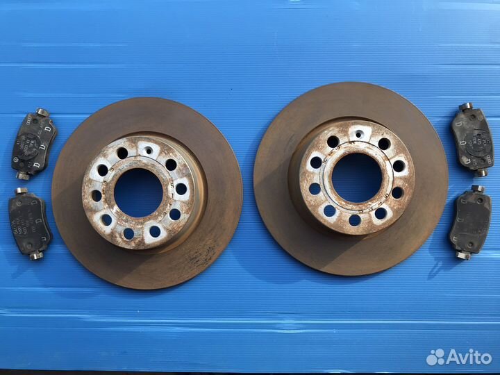 Задние тормозные 272 диски с колодками Octavia A7