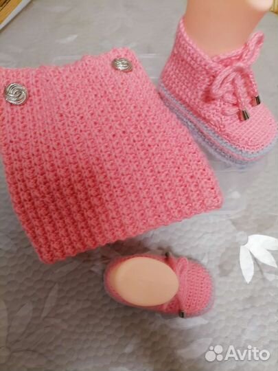 Комплект из шапочки и пинеток для девочки 6-9мес