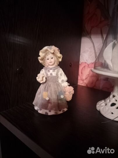 Статуэтка девочка