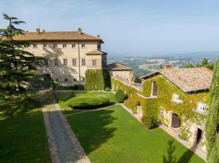 Дом 2202 м² на участке 32000 м² (Италия)