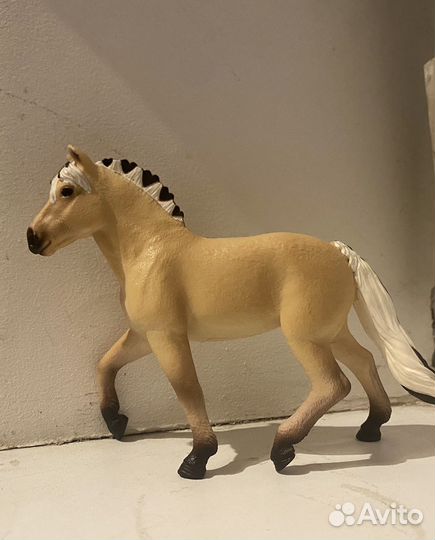 Schleich лошадь