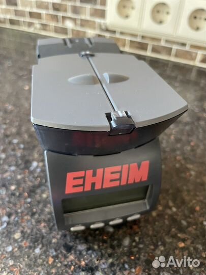 Автоматическая кормушка для рыб