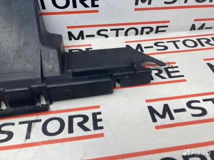 Воздуховод радиатора передний правый Volkswagen