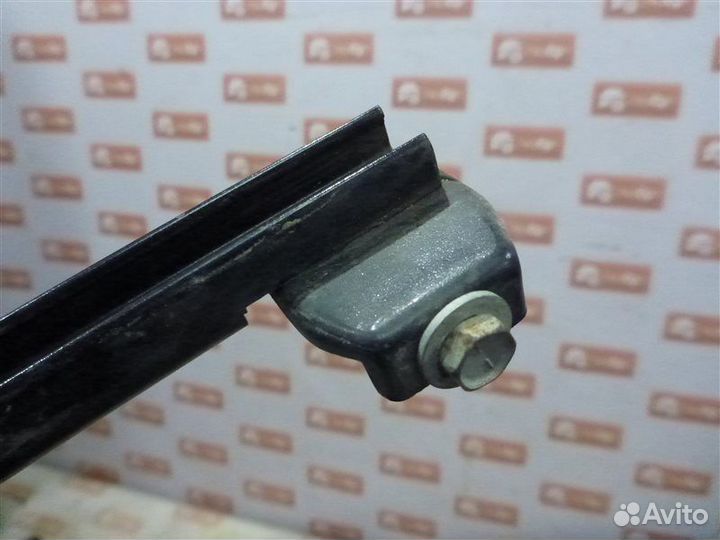 Направляющая стекла задняя левая Lexus Rx400H