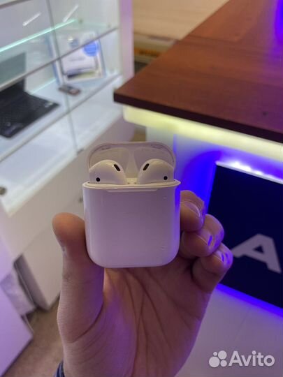 Apple AirPods 1-го поколения