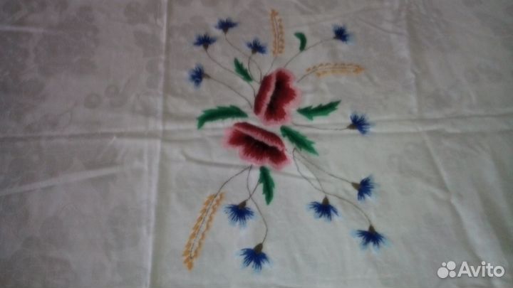 Вышитая скатерть