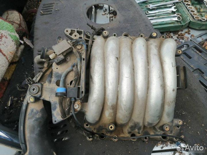 Впускной коллектор Audi A8