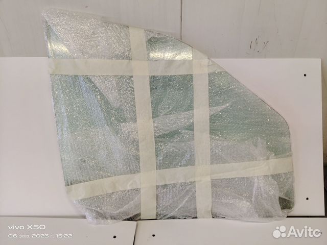 Стекло двери передней правой LR044019