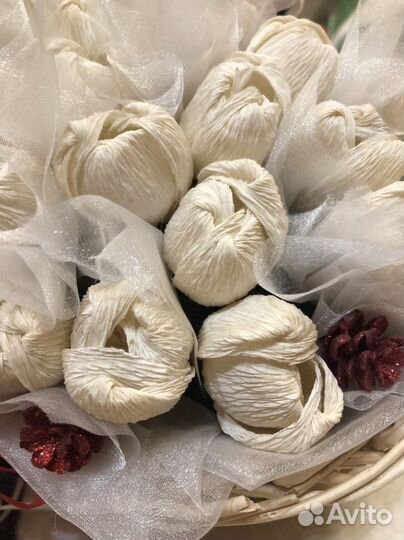 Корзинка с бумажными цветами (для декора)