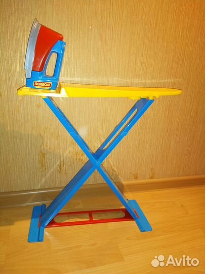 Детские утюг и гладильная доска фирмы Полесье