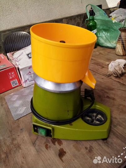 Соковыжималка для цитрусовых JAU J-180