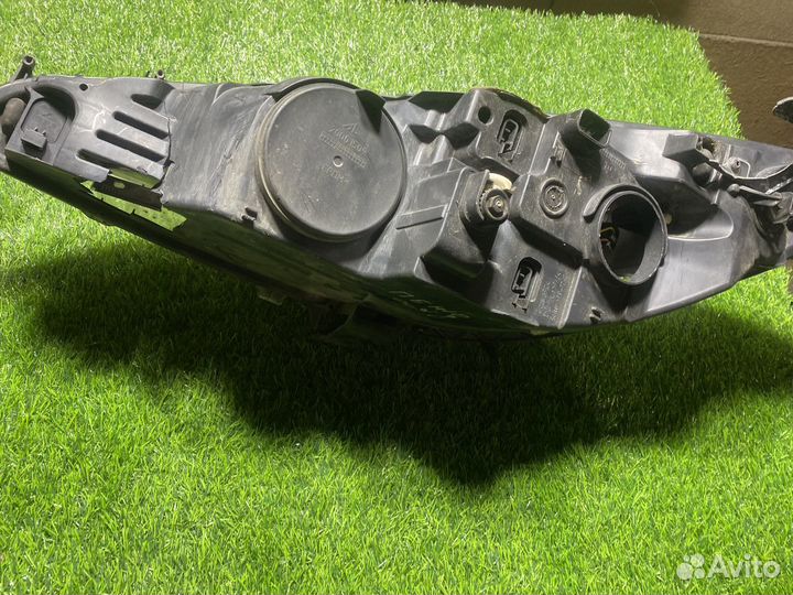 Фара правая Peugeot 308 1 Т7