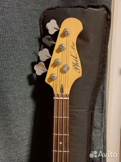 Бас гитара и комбоусилитель