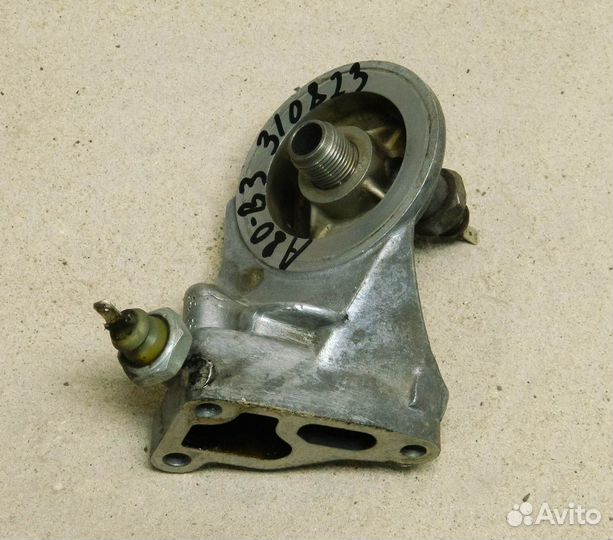 Кронштейн масляного фильтра Audi 80 B3 1.8