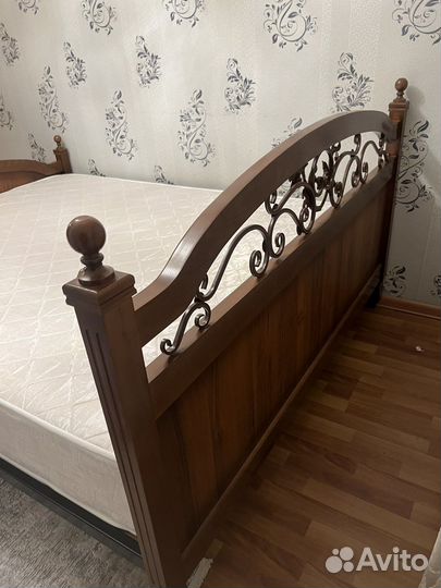 Кровать