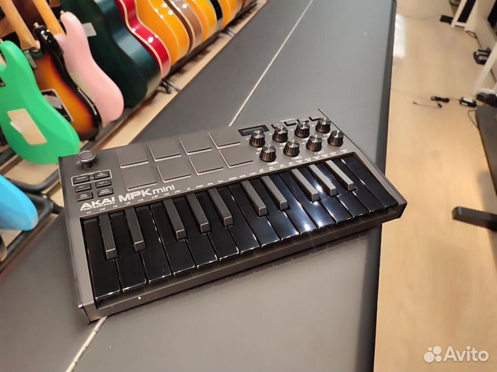 Миди клавиатура akai MPK mini Black