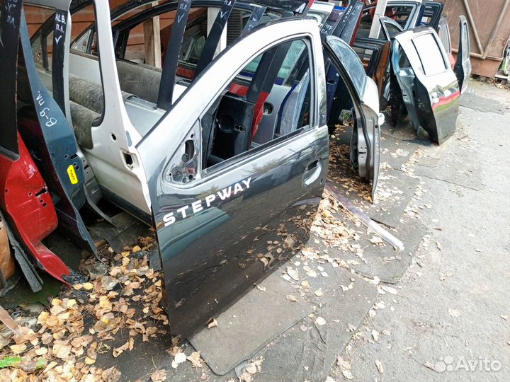 Дверь передняя левая Renault Sandero 2 дефект