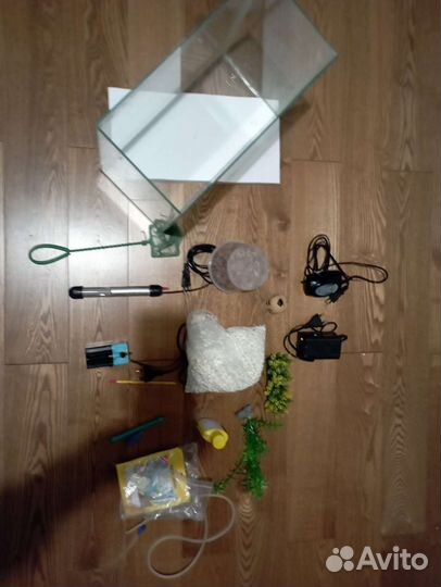 Аквариум 20 литров + оборудование(уместен торг)