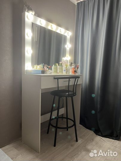 Гримерный стол с зеркалом бу