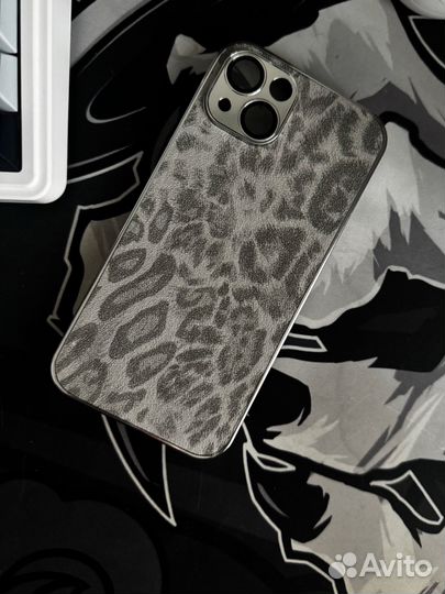 Чехол на iPhone 13