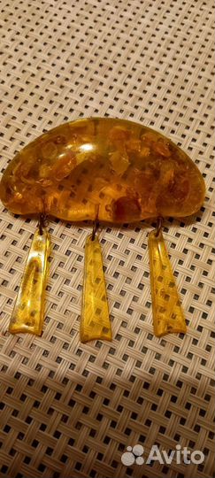 Старинная брошка из настоящего Янтаря 7см на 4см