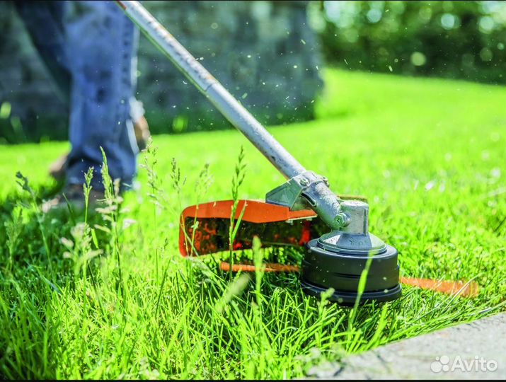 Покос травы триммером