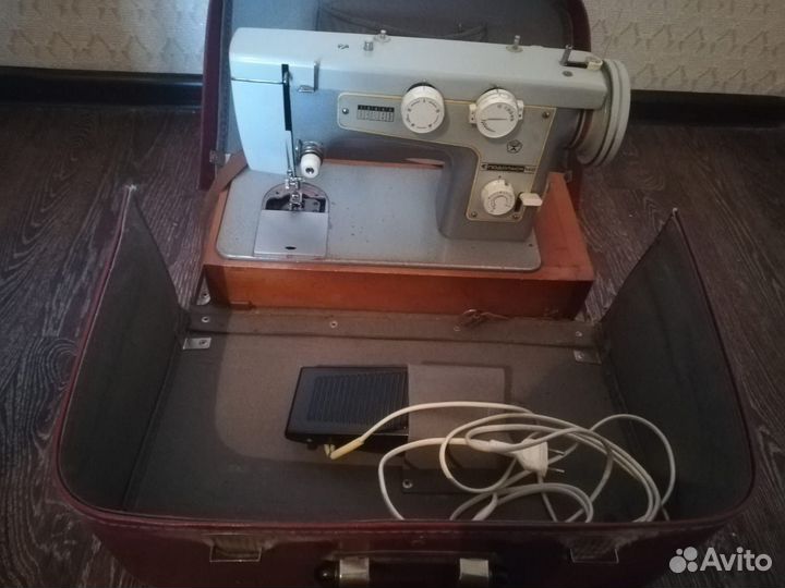 Швейная машина Подольск 142