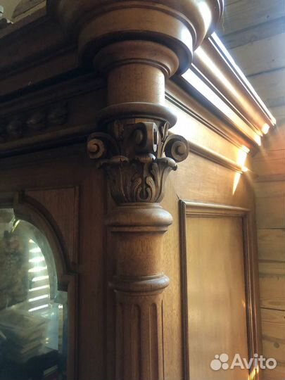 Шкаф старинный из массива дуба