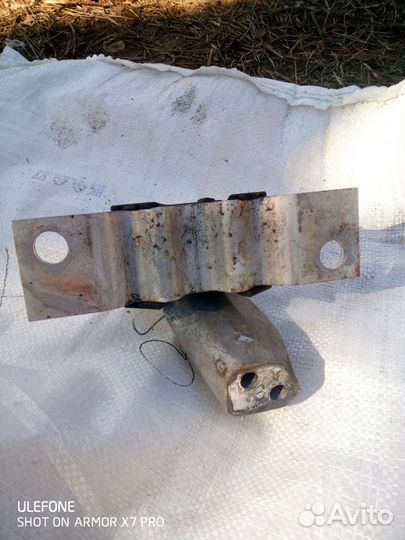 Верхняя опора двигателя Лада хрей