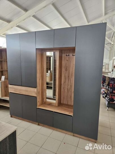 Шкаф двухстворчатый с ящиком