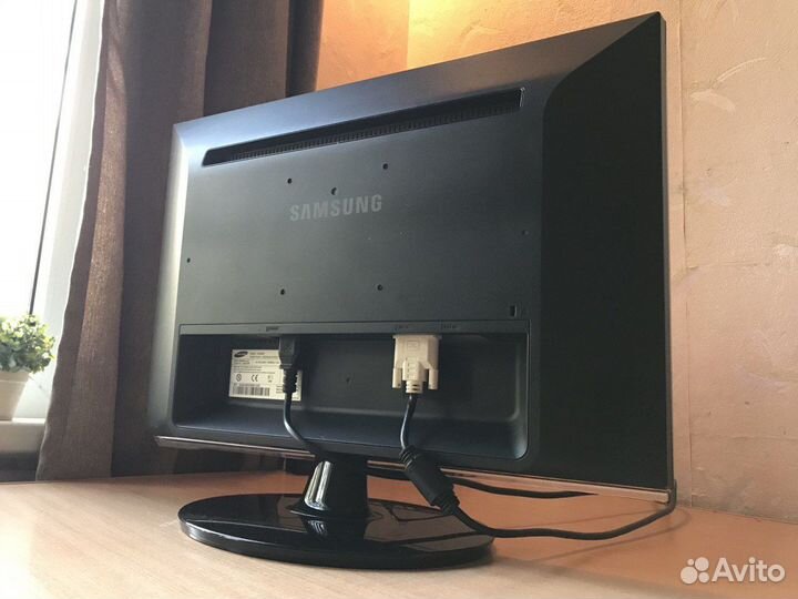 Монитор 24 дюйма, отклик 2мс, Samsung