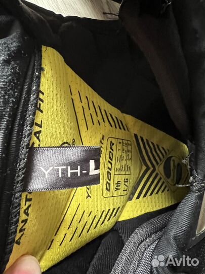 Нагрудник хоккейный Bauer Supreme 1S (YTH - L)