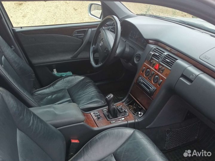Mercedes-Benz E-класс 2.4 МТ, 1999, битый, 473 743 км